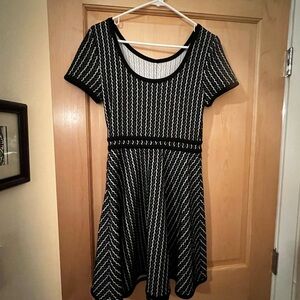 41 Hawthorn size S black and white short sleeved mini dress
